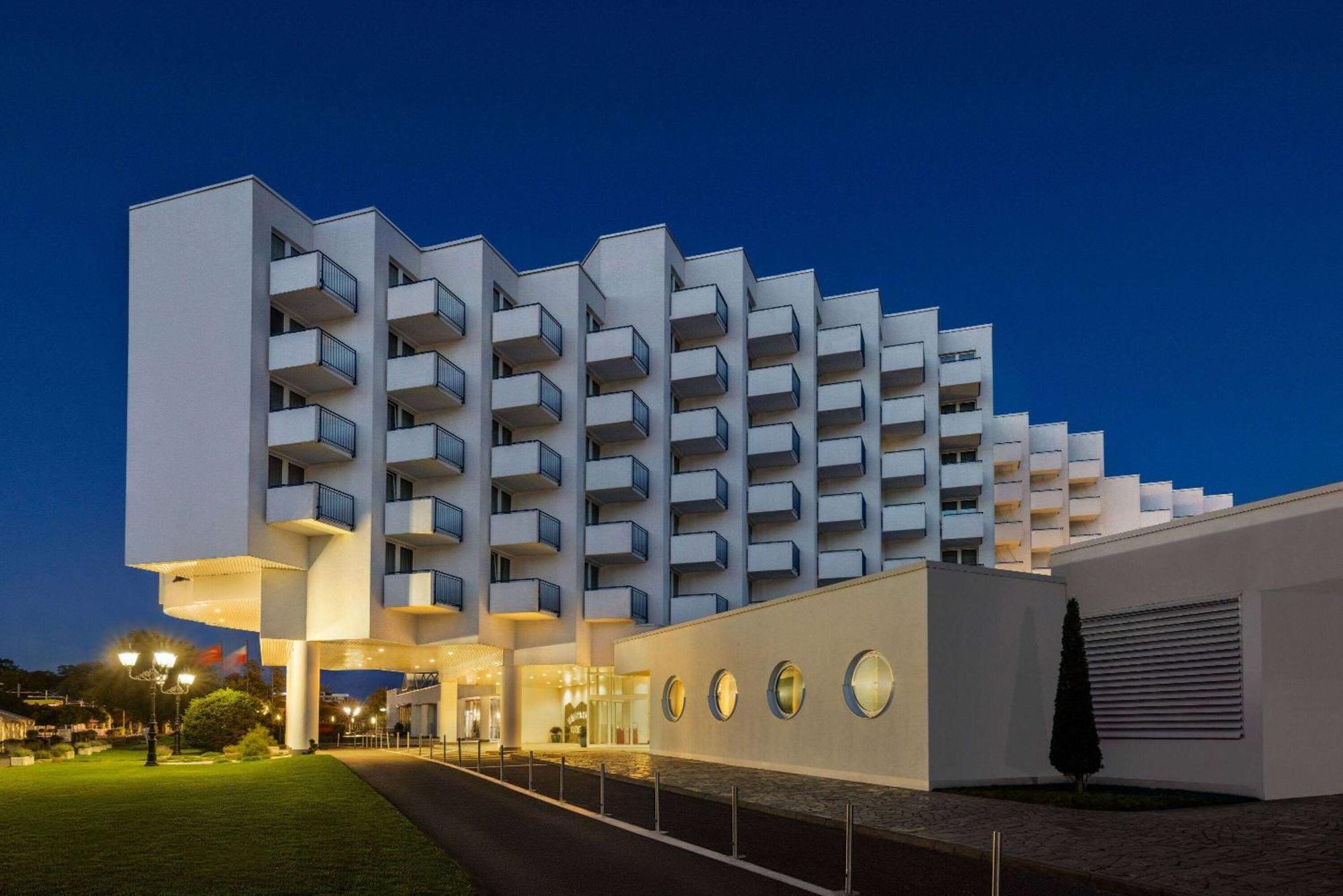 Vienna House Amber Baltic Hotel 4*